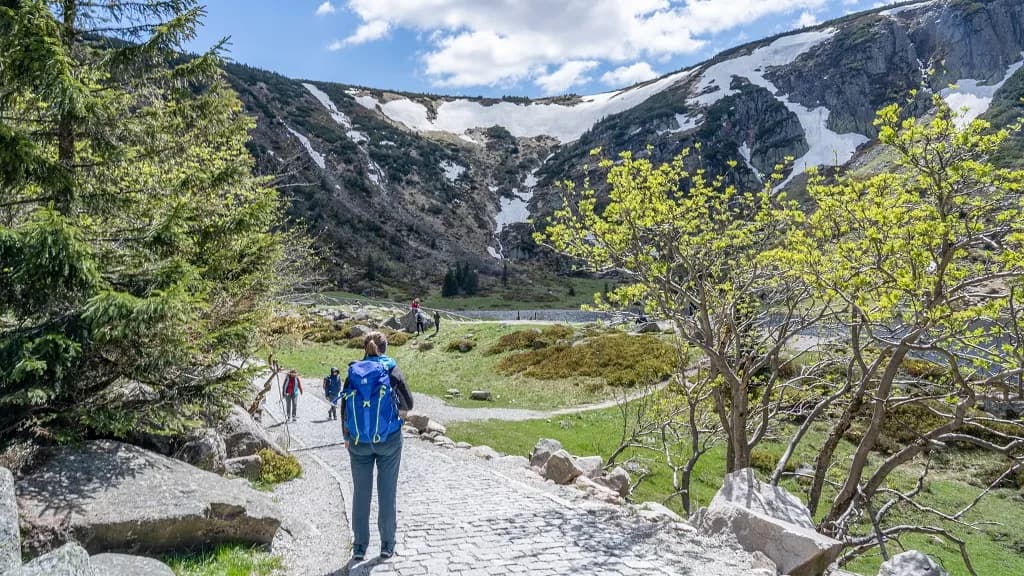 Czy szlak na Śnieżkę jest otwarty? Sprawdź aktualny status i zagrożenia