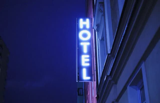 Czy osoba niepełnoletnia może wynająć pokój w hotelu? Sprawdź zasady