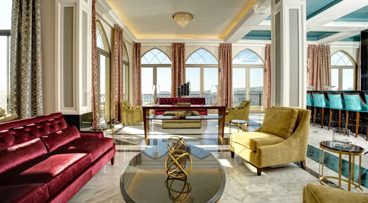 Ile kosztuje najdroższy hotel na świecie i co go wyróżnia?