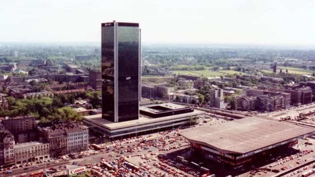 Ile pięter ma hotel Marriott w Warszawie? Odkryj jego sekrety!