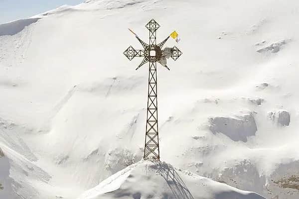 Ile ma krzyż na Giewoncie? Zaskakujące wymiary i historia!