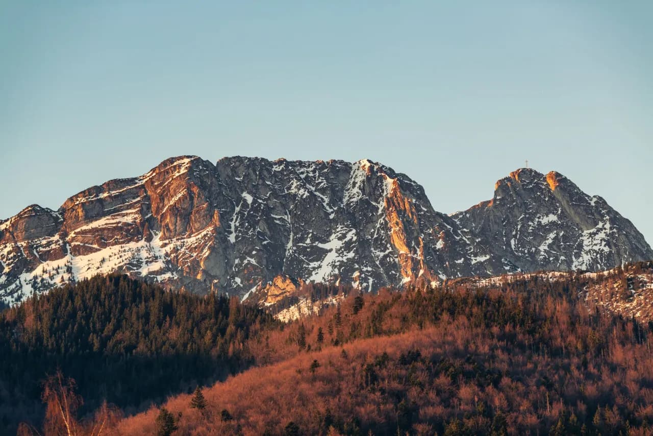 Giewont ile się idzie? Sprawdź czas i trudności szlaków!