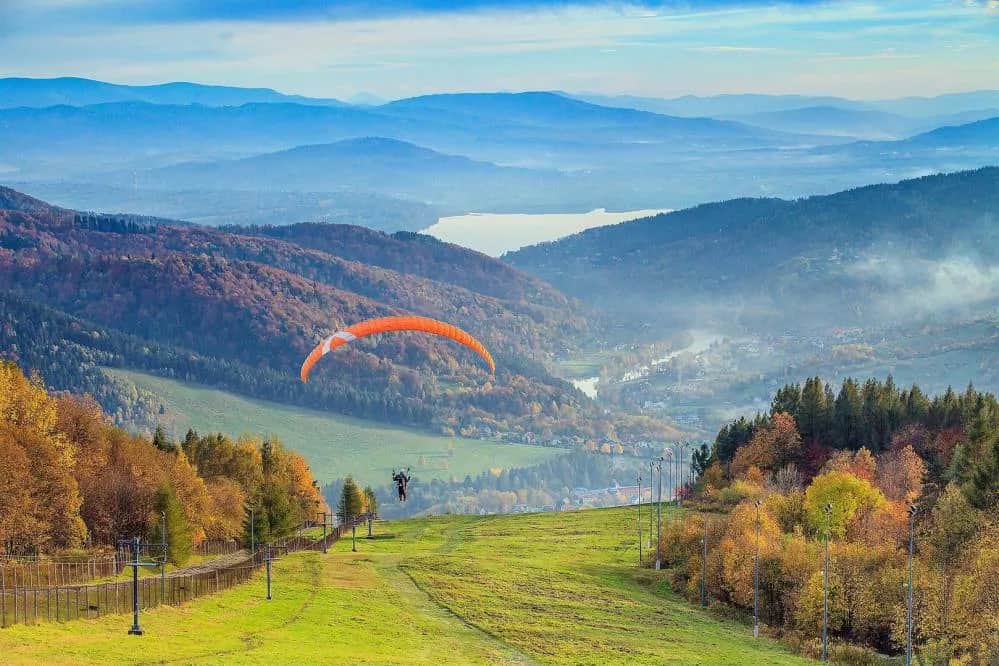 Góra Żar gdzie jest? Odkryj jej lokalizację i atrakcje turystyczne