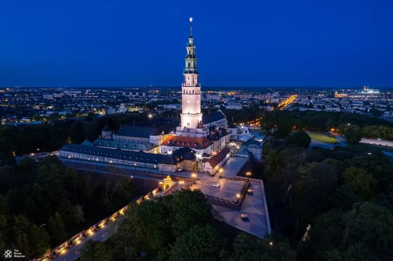 Gdzie zjeść w Jasnej Górze? Najlepsze restauracje i kawiarnie